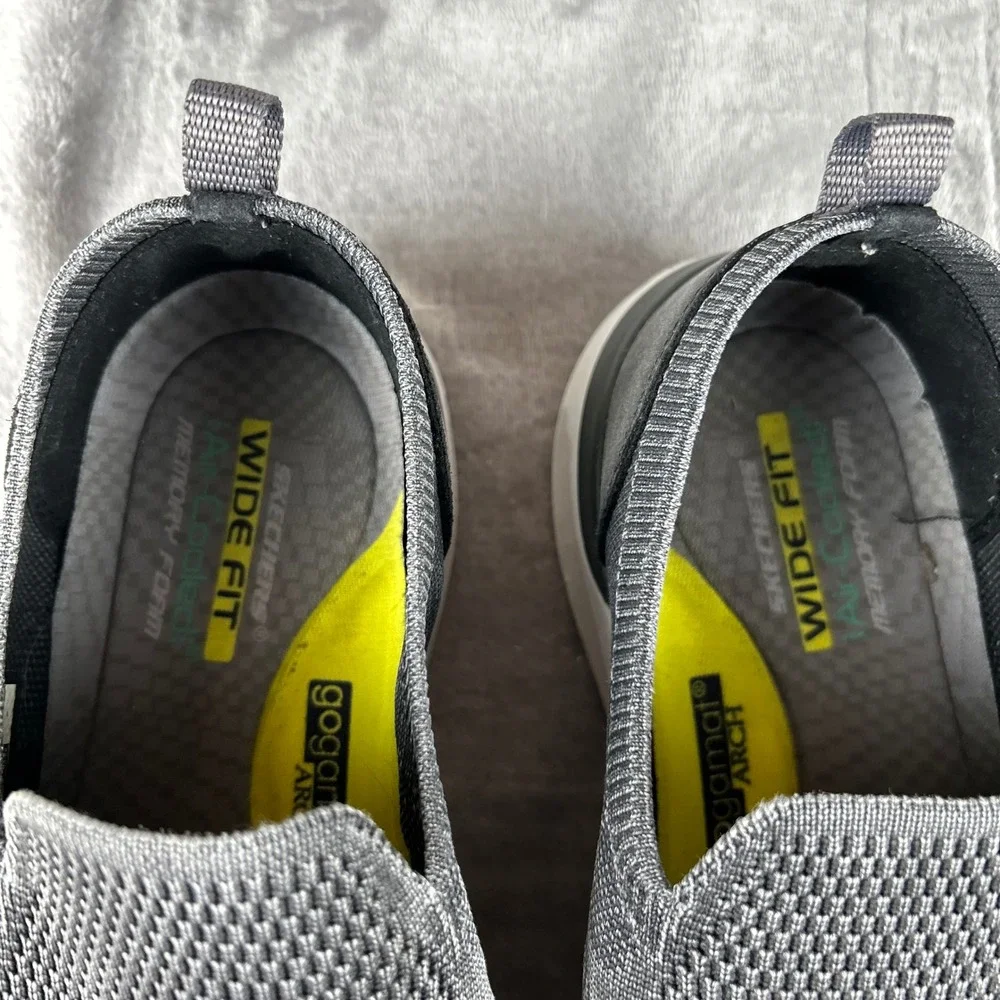 Skechers Relaxed Fit Mens 9.5 Wide Charcoal Gray Mesh Slip On Sneakers 210275W
